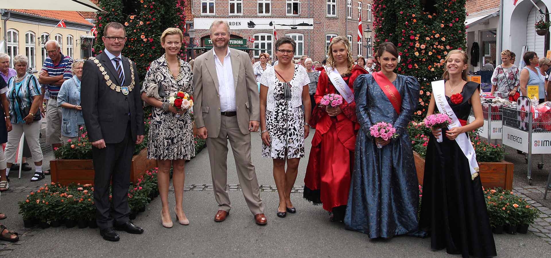 Greveparret Ahlefeldt fra Egeskov Slot sammen med rosenprinsesserne