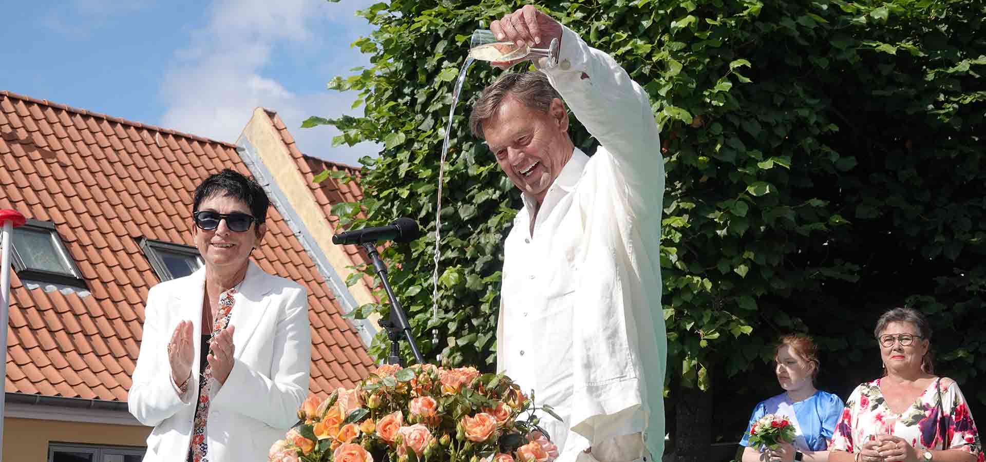 Til Rosenfestival i Bogense år 2022 var det Ulf Pilgaard som stod for dåb af en rose